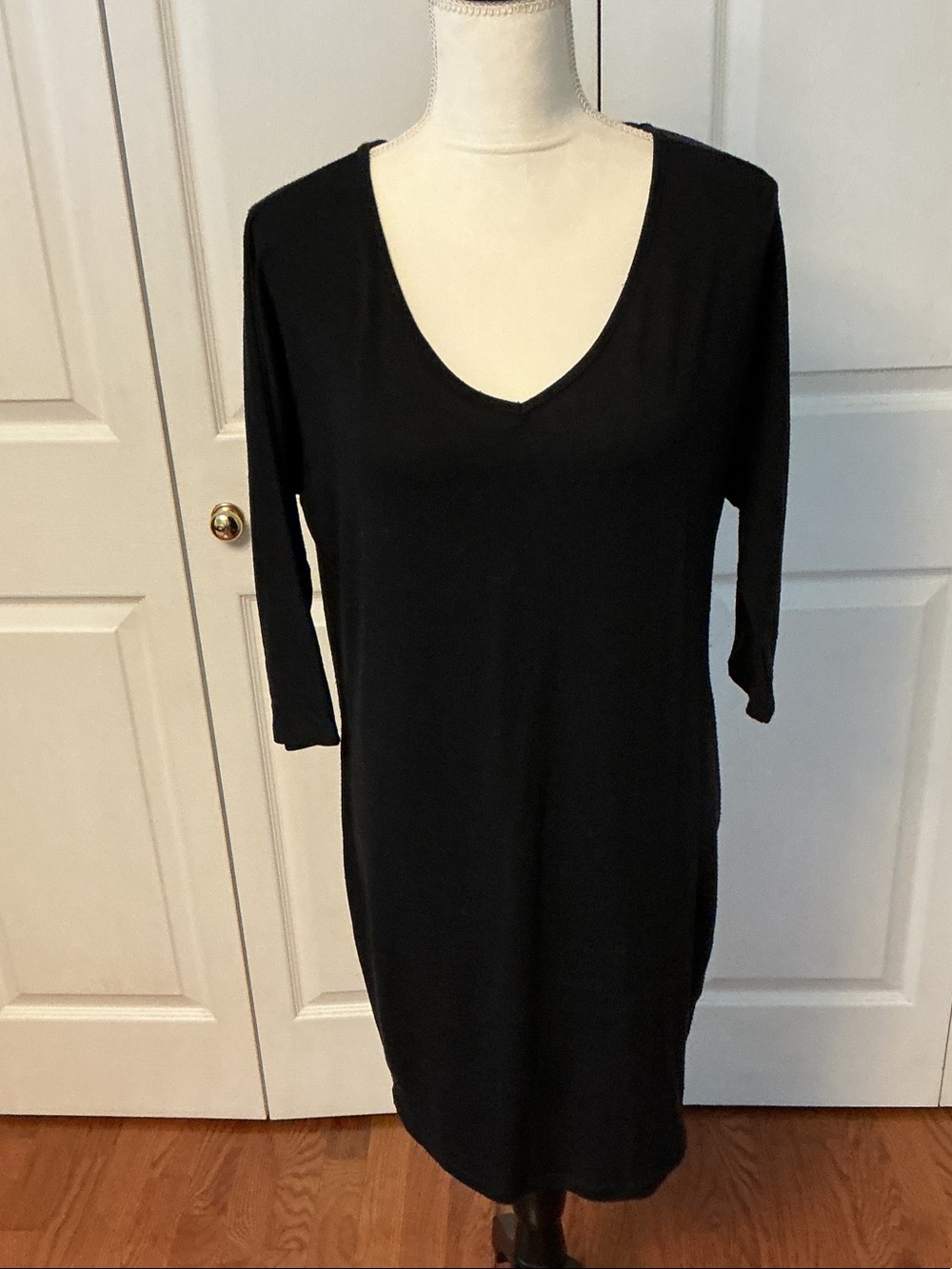Old Navy Black V-Neck Long Sleeve Dress